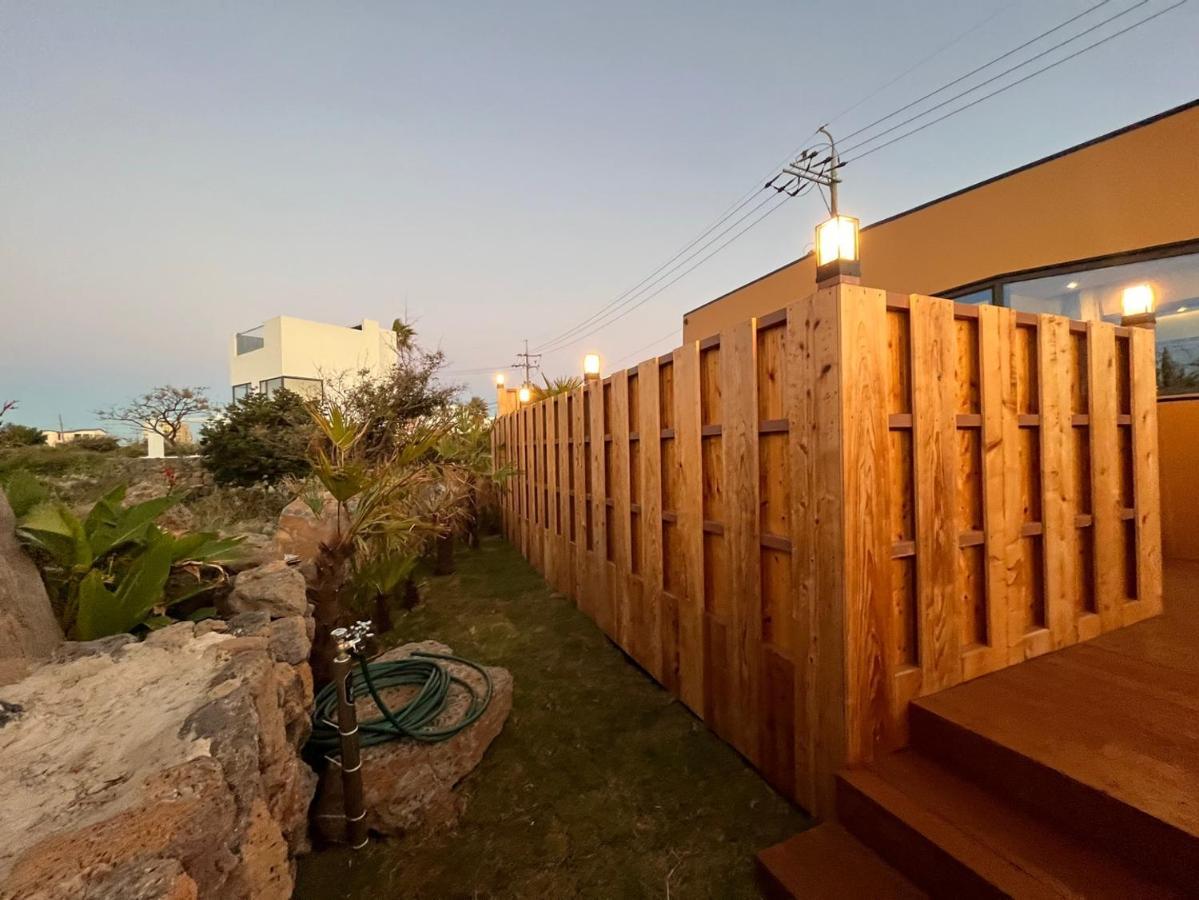 Morning Beach Pension Чеджудо Экстерьер фото