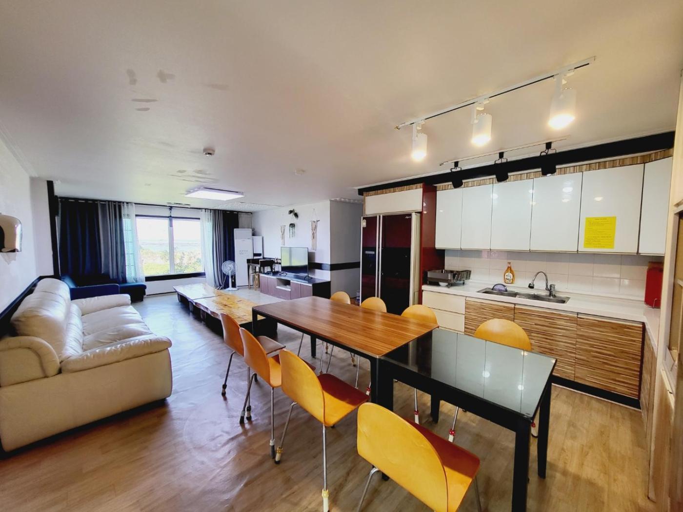 Morning Beach Pension Чеджудо Экстерьер фото