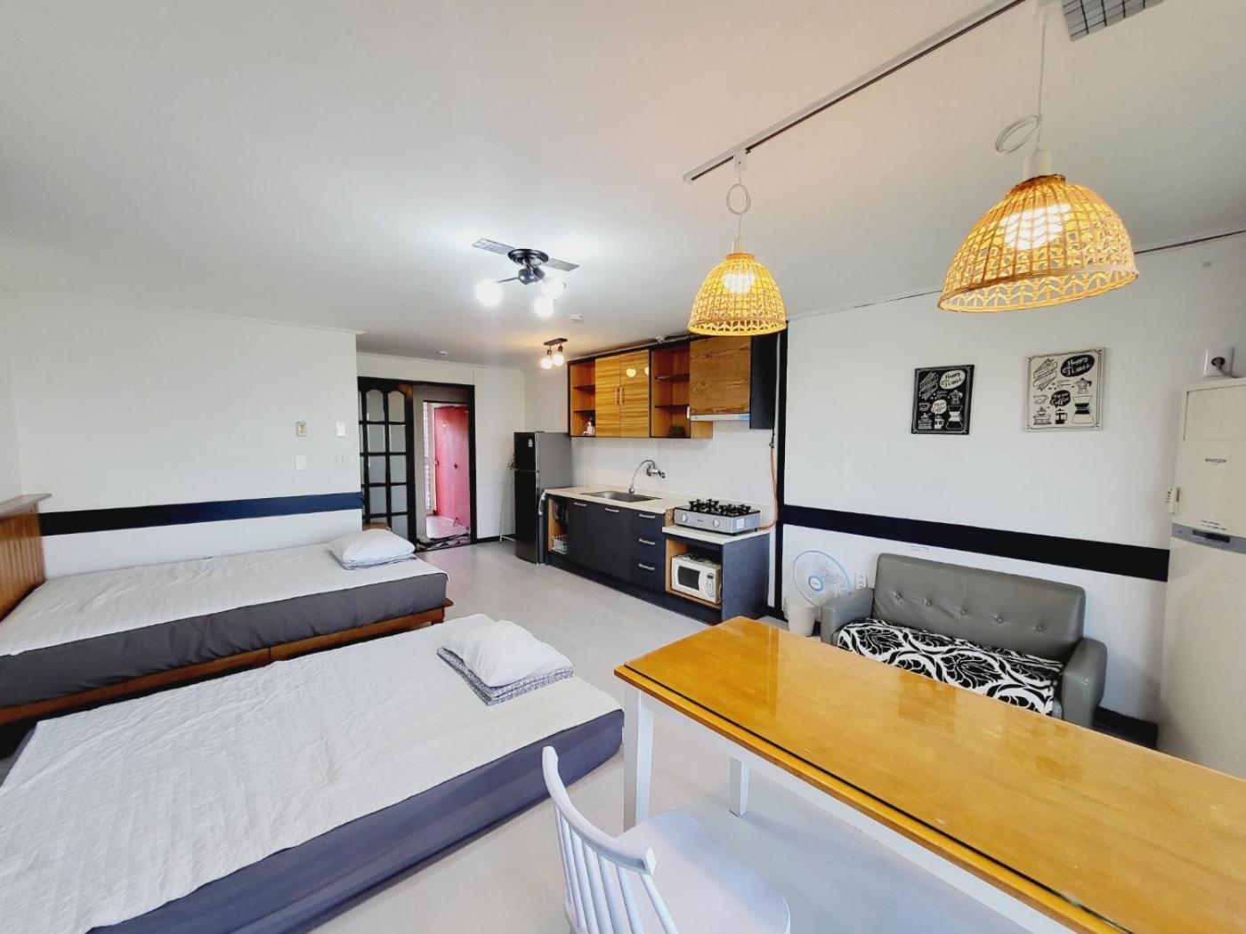 Morning Beach Pension Чеджудо Экстерьер фото