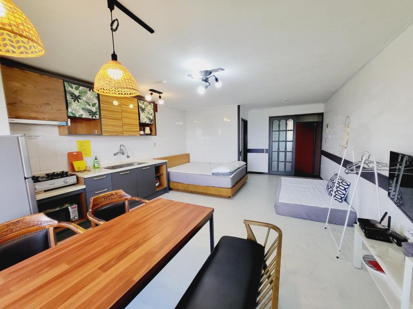 Morning Beach Pension Чеджудо Экстерьер фото