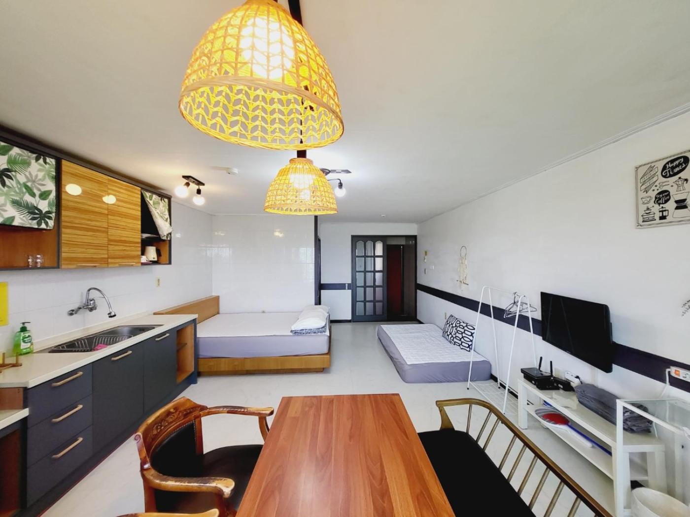 Morning Beach Pension Чеджудо Экстерьер фото