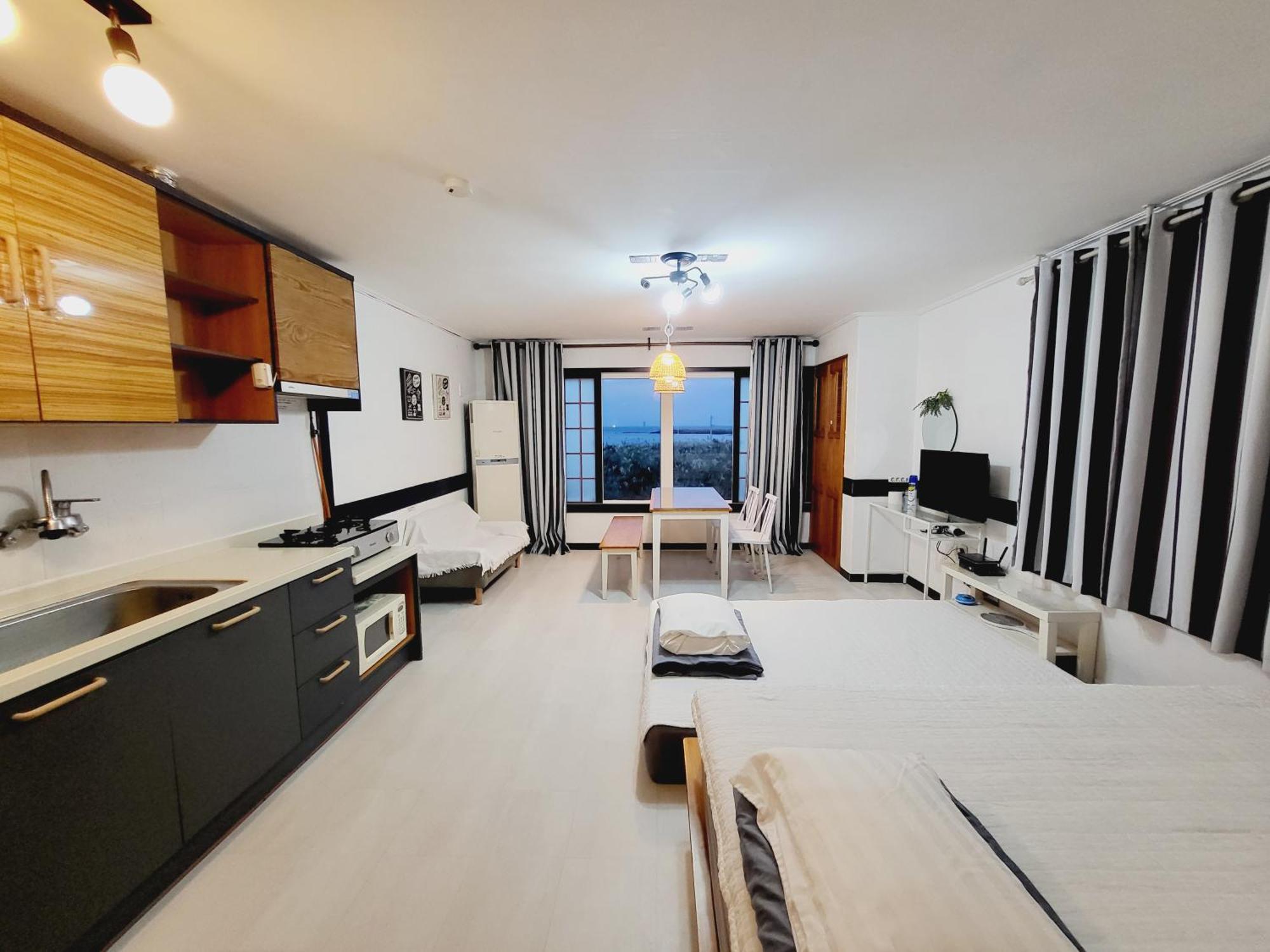 Morning Beach Pension Чеджудо Экстерьер фото