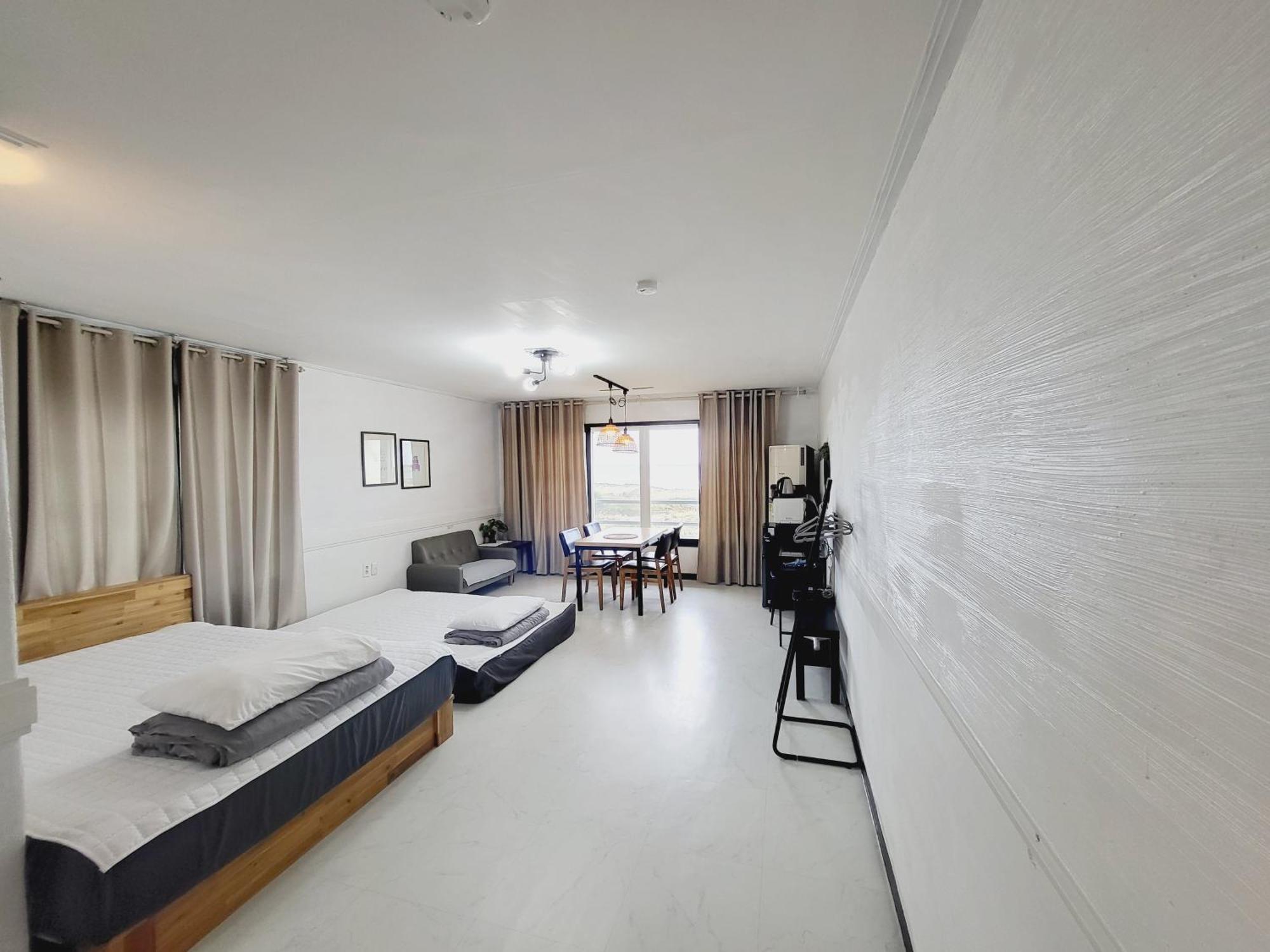 Morning Beach Pension Чеджудо Экстерьер фото