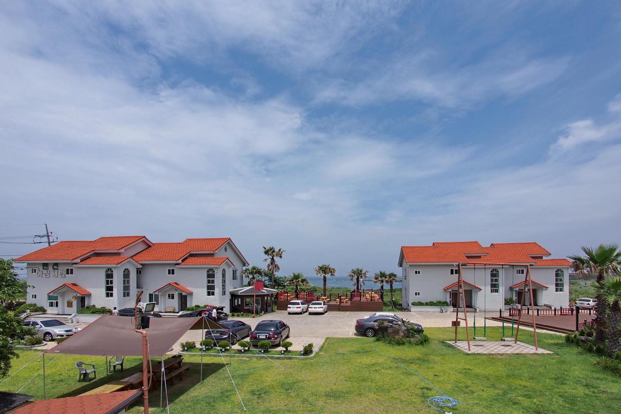 Morning Beach Pension Чеджудо Экстерьер фото
